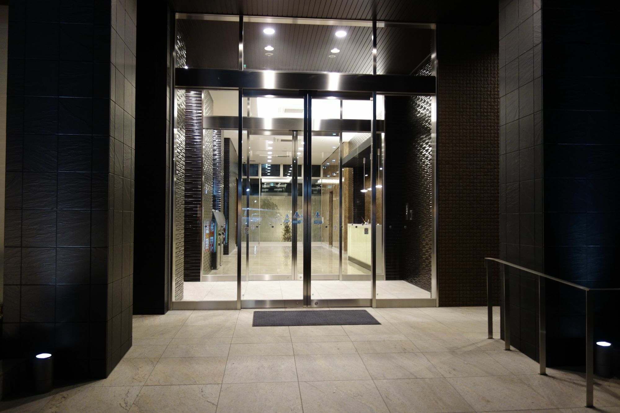 Hotel Vertex Осака Екстериор снимка